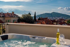 Deluxe Room, Hot Tub, City View | City view - Seven Seas Residence (Split)