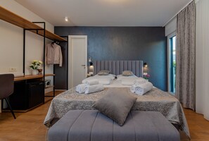 豪華雙人或雙床房, 陽台, 花園景觀 (3) | 客房內保險箱、書桌、筆電工作空間、遮光布/窗簾