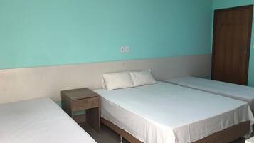 Frigobar, cofres nos quartos, escrivaninha, Wi-Fi de cortesia