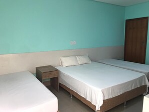 Minibar, in-room safe, desk, free WiFi - Emmis Park Hotel (Aparecida do Taboado)