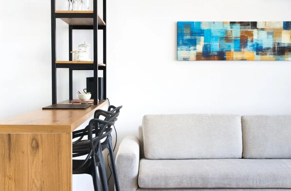 Basic Apartment, 1 Bedroom | In-room dining