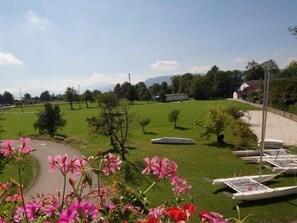 Property grounds - Double room 25 Alpenblick - Gasthof zur Landeroith (Weyregg am Attersee)