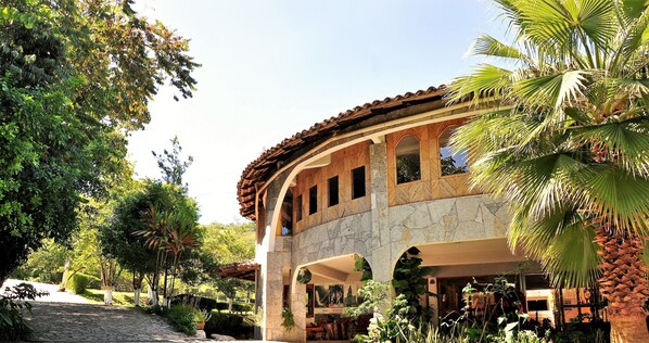 Fachada de la propiedad