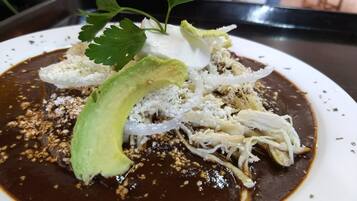 Desayuno de cocina local incluido todos los días
