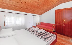 2 dormitorios, cuna de viaje, wifi gratis y ropa de cama