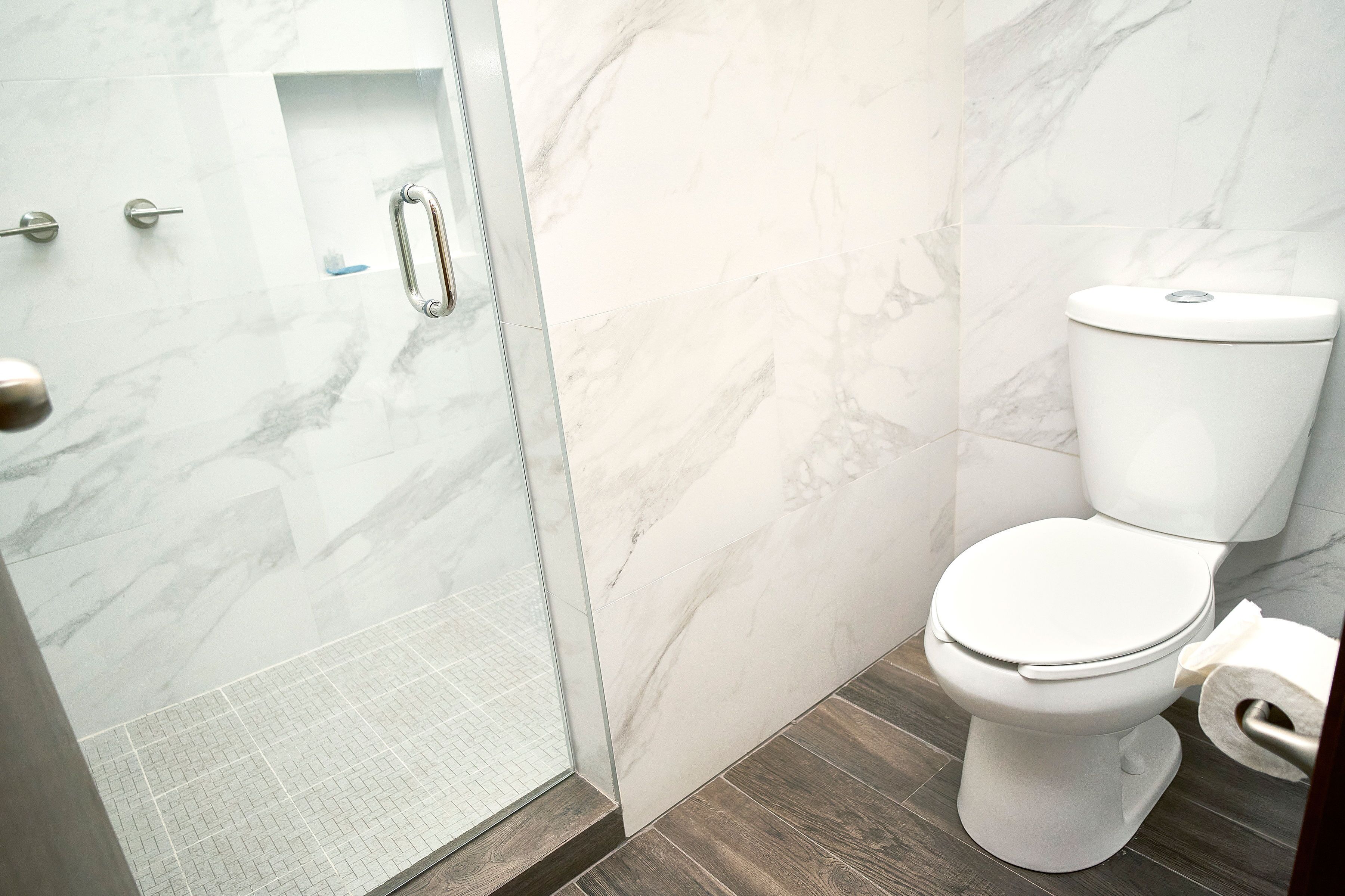 Habitacion ejecutiva plus deluxe | Bathroom | Shower, free toiletries, towels, soap