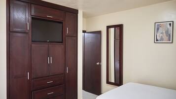 Habitacion estandar | Escritorio, espacio para trabajar con laptop y wifi gratis