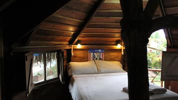 Standard Tree House | 1 bedroom, in-room safe, iron/ironing board, free WiFi