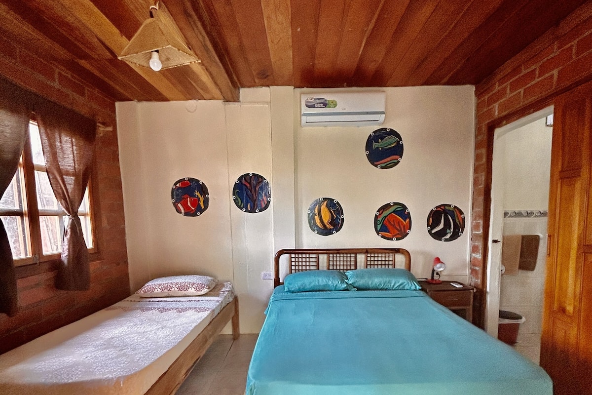 Standard-Doppelzimmer | 1 Schlafzimmer, Zimmersafe, Bügeleisen/Bügelbrett, kostenloses WLAN