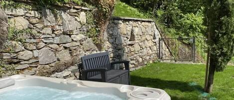 Bañera de hidromasaje exterior