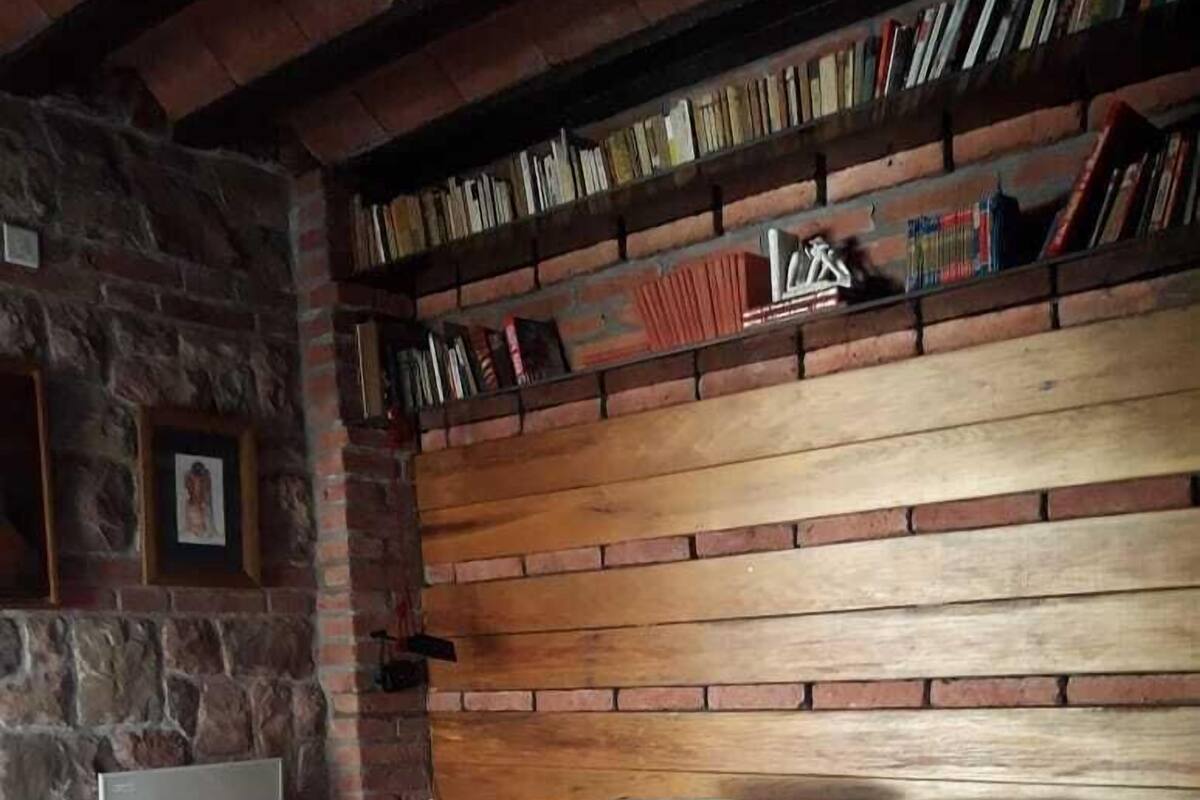 Cabaña tradicional (Cabaña Del Cerro) | 1 habitación, decoración personalizada y muebles diferentes