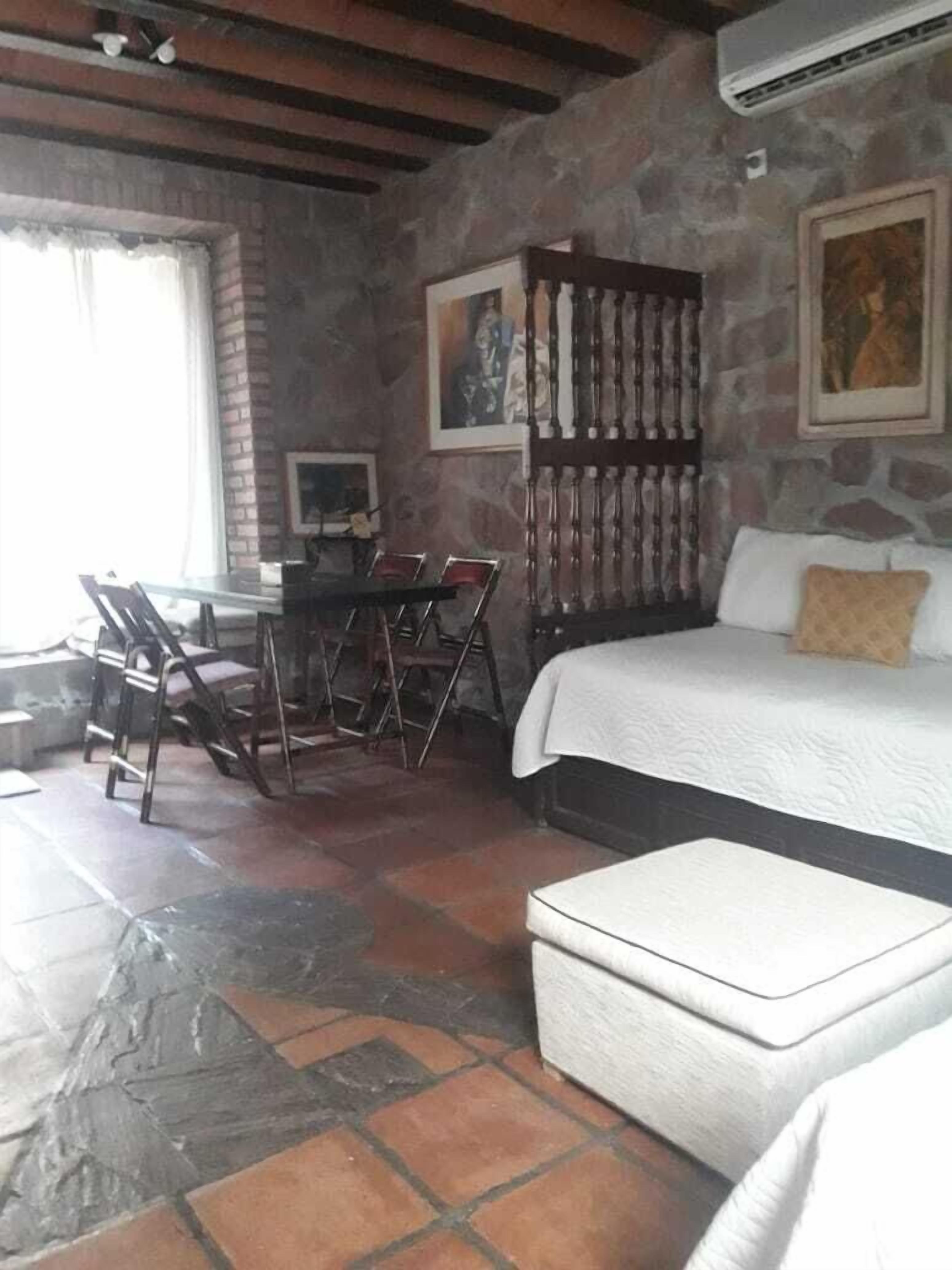 Traditional Cabin (Cabaña Del Cerro) | Living area