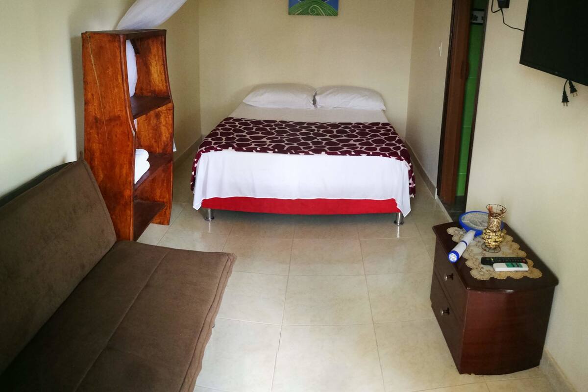 Iron/ironing board, free WiFi, bed sheets