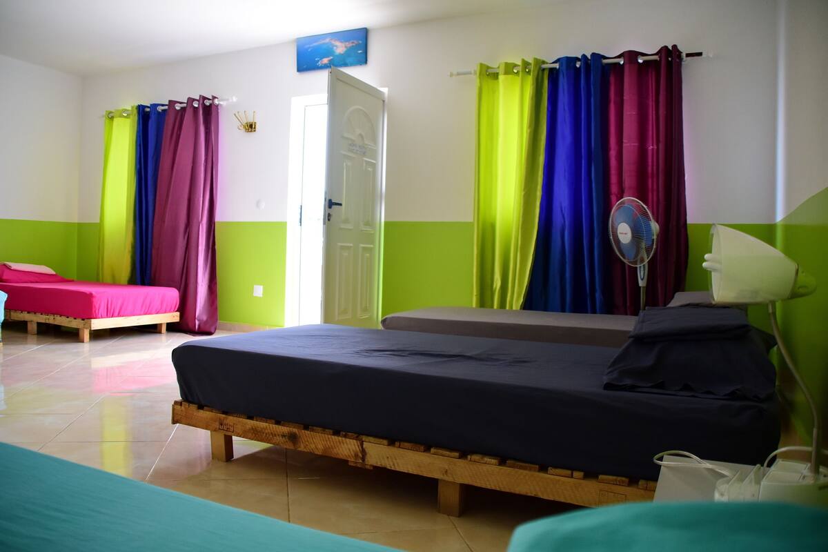 Laptop workspace, WiFi (free), bed sheets