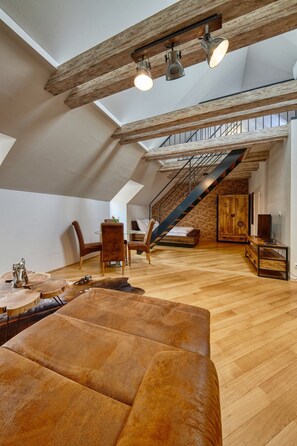 City Studio Suite | Blackout drapes, iron/ironing board, free WiFi, bed sheets - Aapartamentoos (Bratislava)