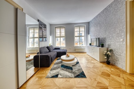 City Apartment | 1 bedroom, blackout drapes, iron/ironing board, free WiFi