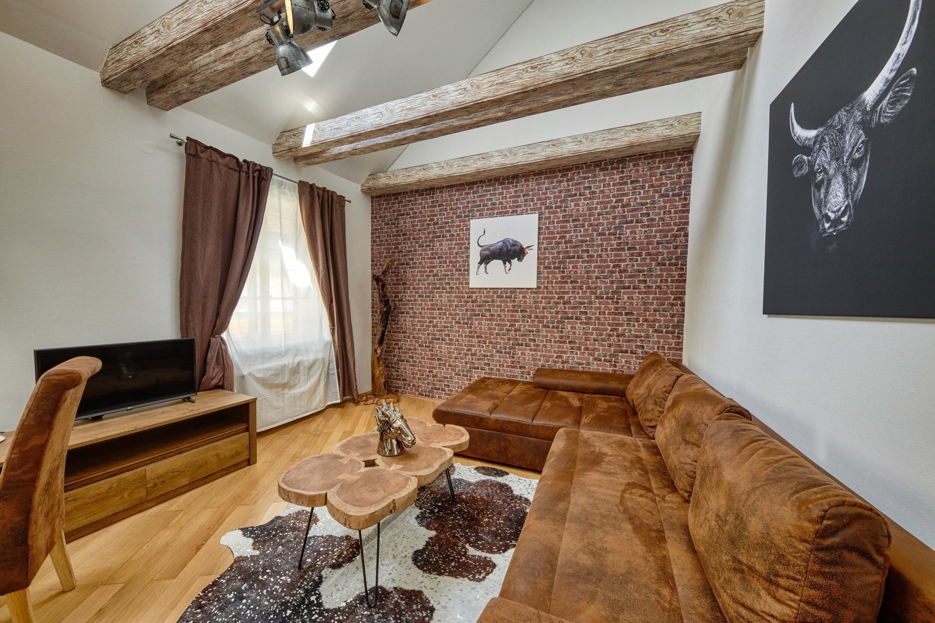 Comfort Apartment | Living area | Flat-screen TV