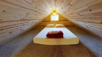 Cabin (White Pine Cozy Secluded Cabin, Stunn) | Free WiFi, bed sheets