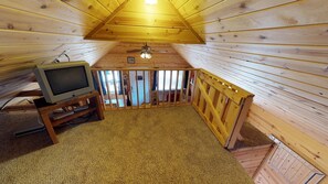 Cabin (White Pine Cozy Secluded Cabin, Stunn) | Living room