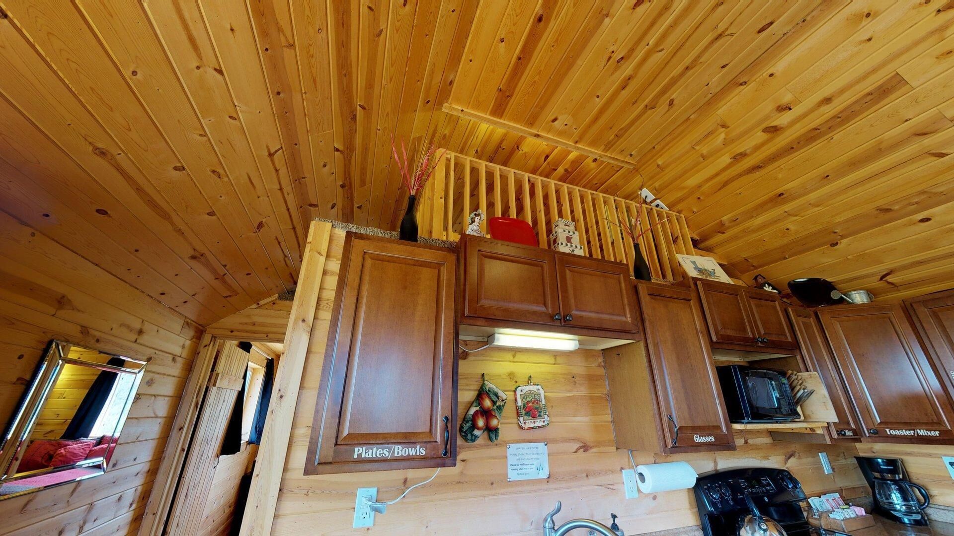 Cabin (White Pine Cozy Secluded Cabin, Stunn) | Private kitchen | Full-size fridge, oven, coffee/tea maker