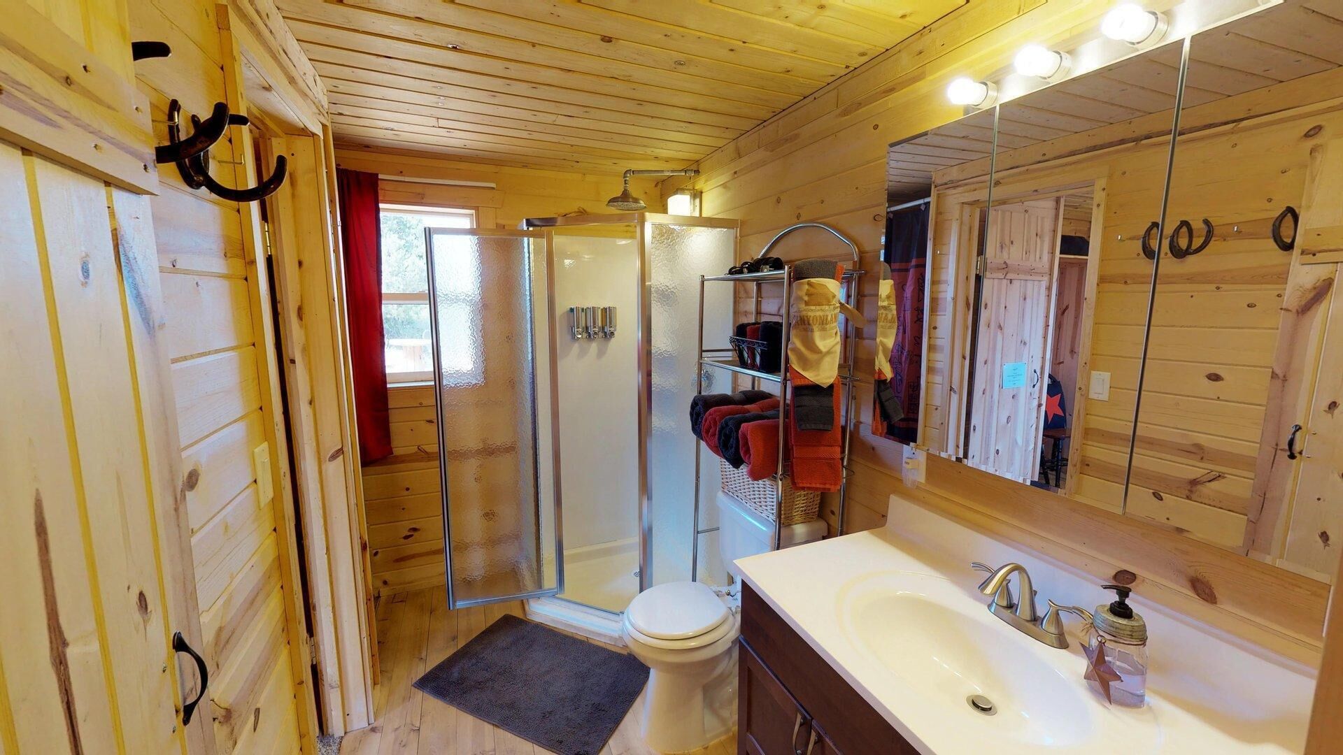 Cabin (White Pine Cozy Secluded Cabin, Stunn) | Bathroom