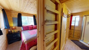 Hytte (White Pine Cozy Secluded Cabin, Stunn) | Wi-fi (inkludert) og sengetøy