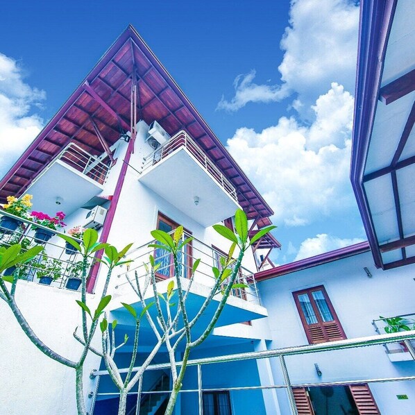 Fachada de la propiedad