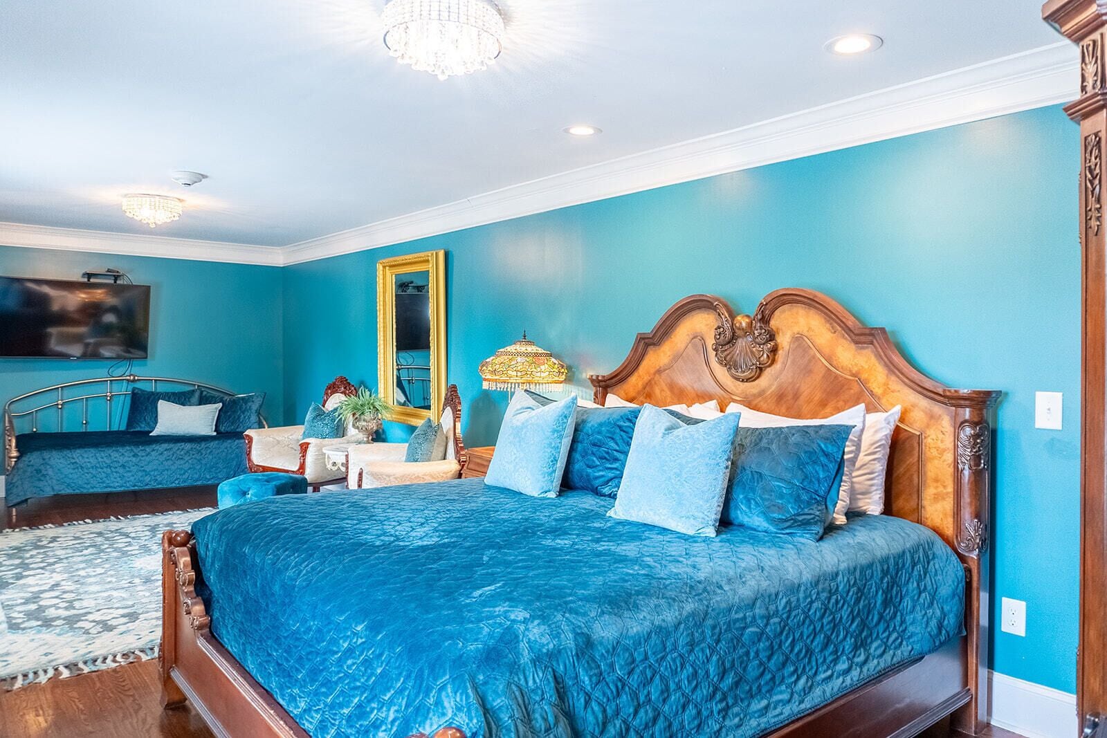 Romantische kamer | Luxe beddengoed, geluiddichte muren, een strijkplank/strijkijzer