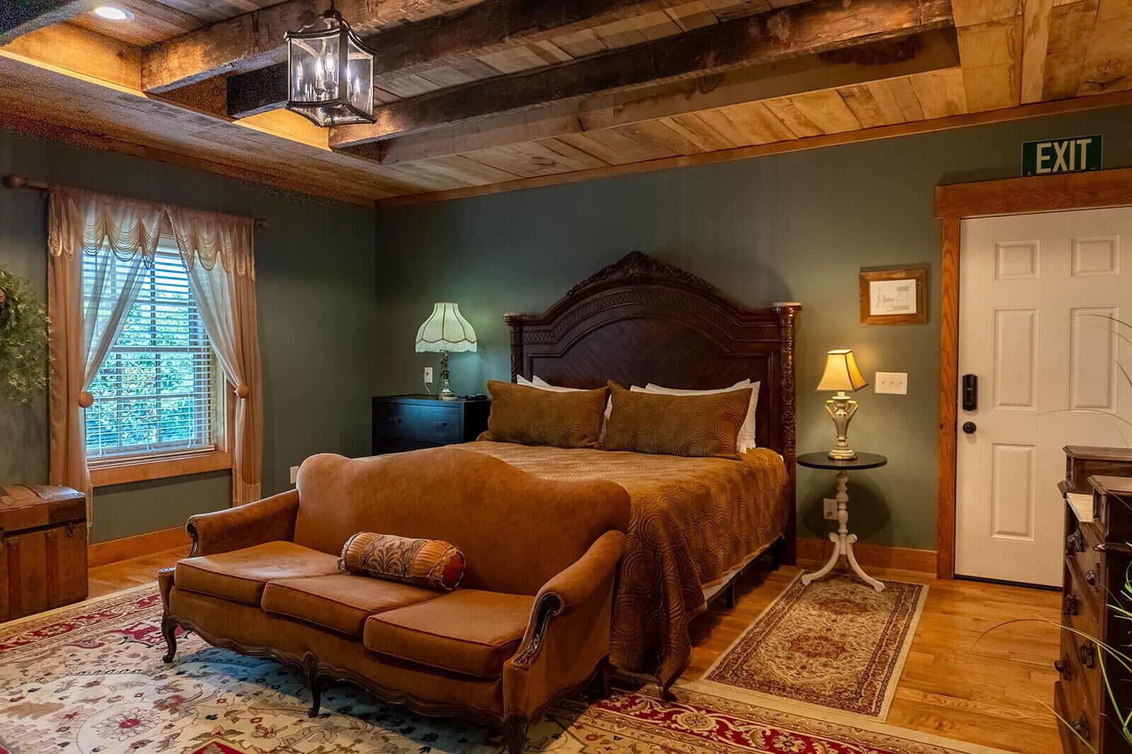 Exclusieve kamer | Luxe beddengoed, geluiddichte muren, een strijkplank/strijkijzer