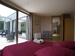 4 bedrooms, in-room safe, iron/ironing board, travel cot