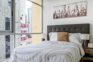 Deluxe-Apartment, 2 Schlafzimmer | 2 Schlafzimmer, Daunenbettdecken, Verdunkelungsvorhänge