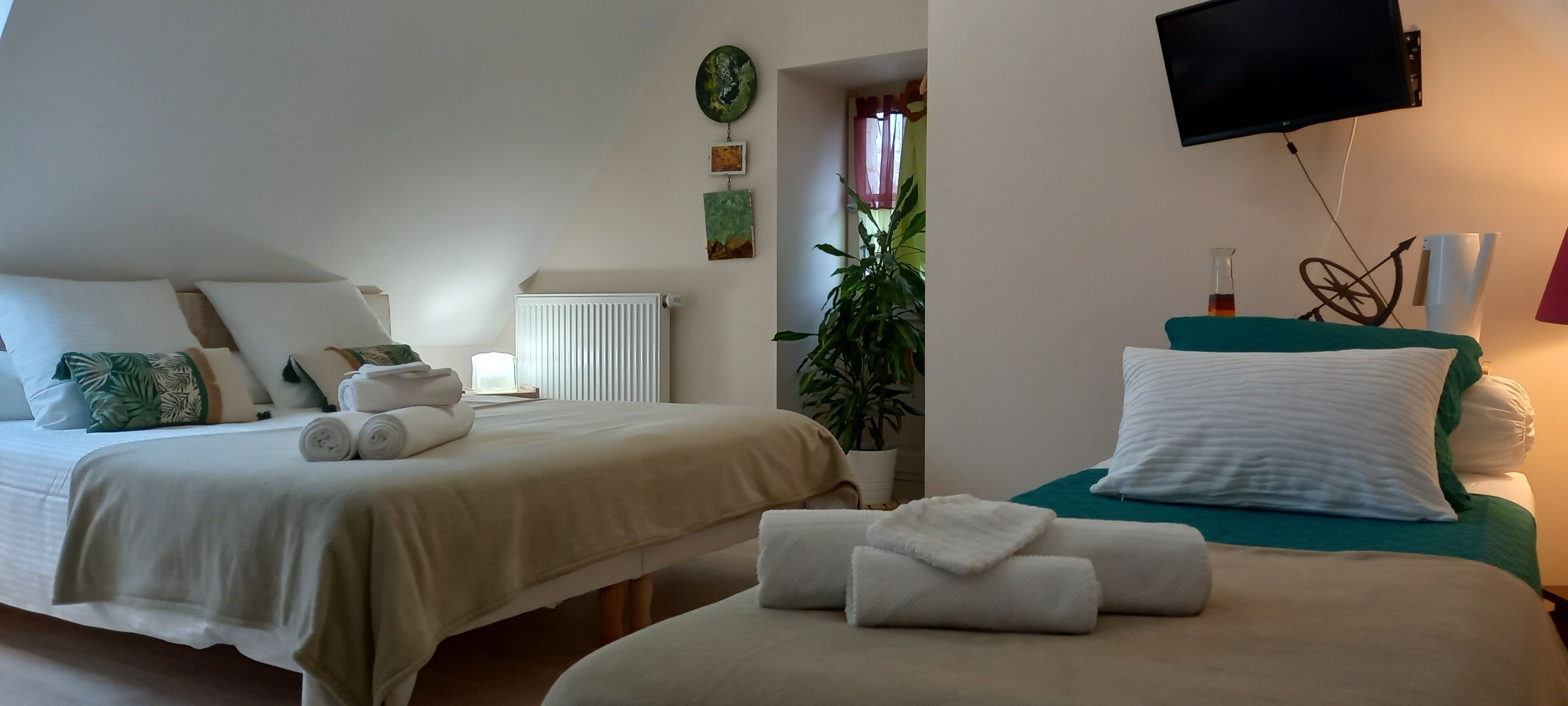 Iron/ironing board, bed sheets