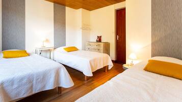 5 Schlafzimmer, Bügeleisen/Bügelbrett, kostenloses WLAN