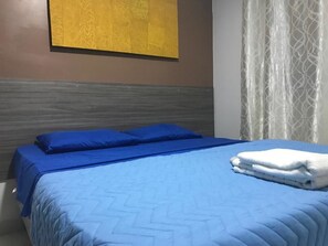 1 habitación, decoración personalizada y muebles diferentes 
