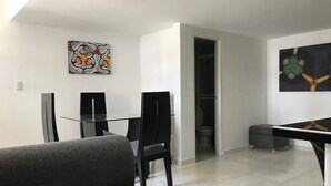 Apartment (Air Conditioning) | In-room dining - Apartamentos Nuevos (Cali)