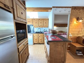 Kühlschrank, Mikrowelle, Geschirrspüler