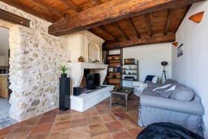 TV - The Clos Jacquet house of 180 m2 (GUILLAC)