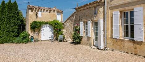 المنشأة من الخارج