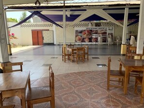 Daily buffet breakfast (PEN 20 per person)