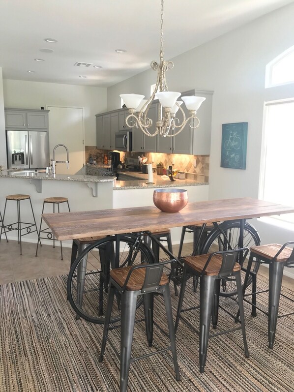 Dining - Perfect Escape - Festival close, on golf course, private salt water pool, +++! (Indio)