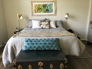 2 habitaciones, escritorio, tabla de planchar con plancha y wifi 