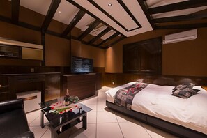 Standard Double Room | Individually decorated, desk, free WiFi, bed sheets - HOTEL Sweets - Adults Only (Chosei)