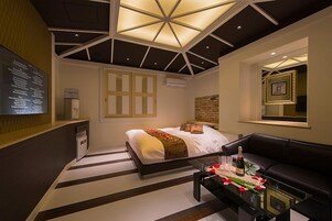 Standard Double Room | Individually decorated, desk, free WiFi, bed sheets