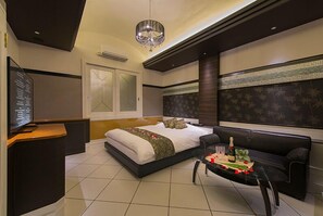 Standard Double Room | Individually decorated, desk, free WiFi, bed sheets
