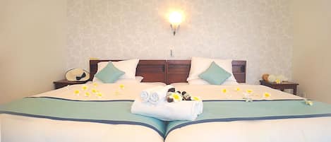 3 bedrooms, in-room safe, desk, laptop workspace