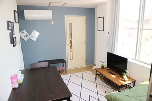 Basic-Apartment (Joinus Ise, for 4 Guests) | 1 Schlafzimmer, Schreibtisch, kostenloses WLAN, Bettwäsche