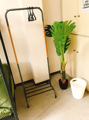 Basic-Apartment (Joinus Ise, for 3 Guests) | 1 Schlafzimmer, Schreibtisch, kostenloses WLAN, Bettwäsche