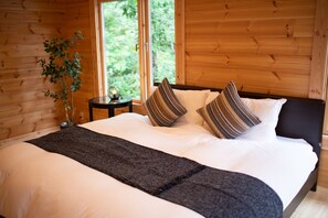 Chalé luxo, 3 quartos, para não fumantes, vista para a montanha | 3 quartos, roupas de cama premium, edredons de pluma, escrivaninha