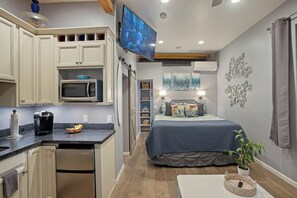 2 عدّة غرف نوم ومكواة/لوح كي وواي فاي مجانًا وملاءات أسرّة