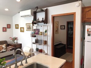 Interior - Charleen's Cottage~Couple Perfect!Great Location! A Gem! (Jacksonville)